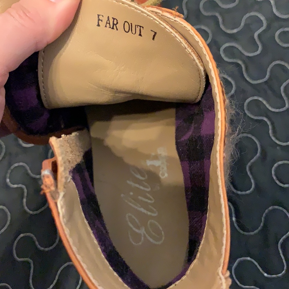 Far Out Booties Size 7 - image 4